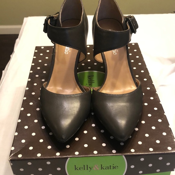 Kelly & Katie sandals - Picture 1 of 4